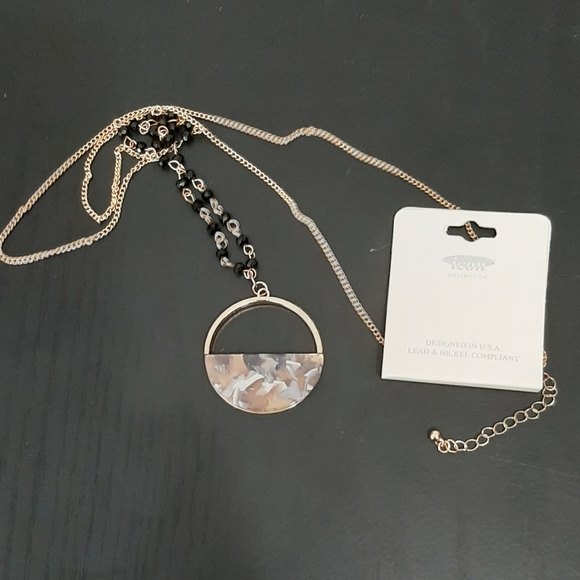 NWT! ICON Collection Necklace - Picture 6 of 10